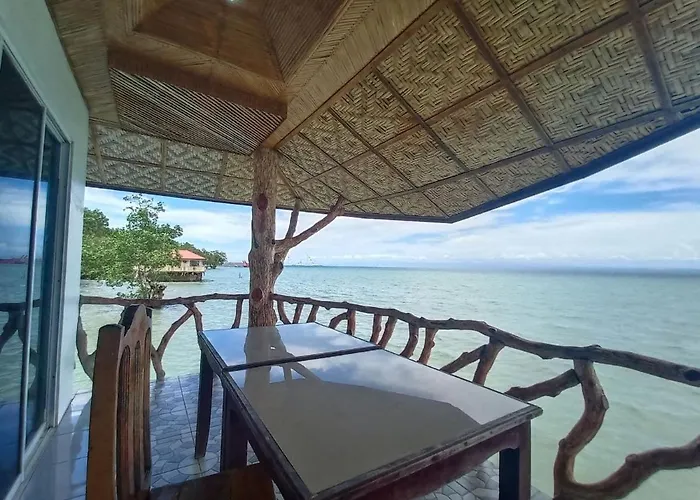 Hotel Reddoorz @ Costa Roca Balamban