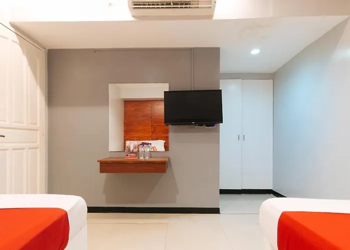 Hotel Reddoorz @ Costa Roca Balamban 3*