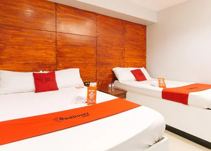Hotel Reddoorz @ Costa Roca Balamban 3*