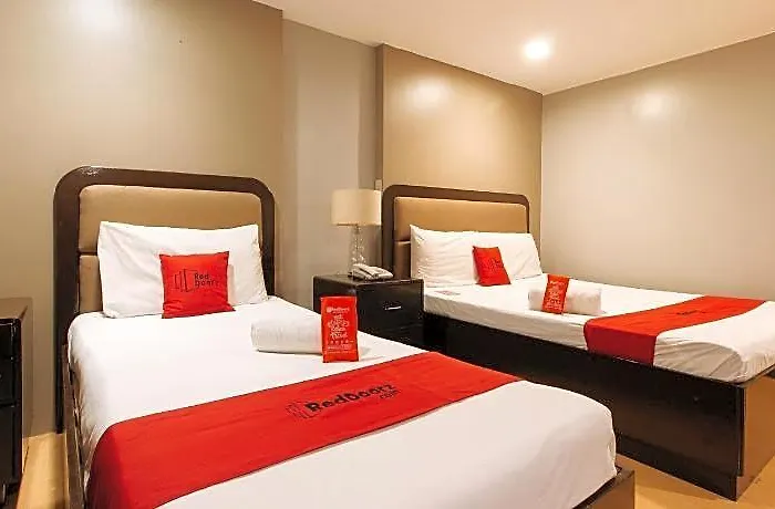 Hotel Reddoorz @ Costa Roca Balamban 3*