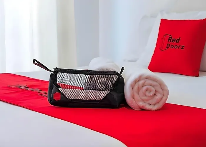 Hotel Reddoorz @ Costa Roca Balamban