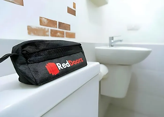 Hotel Reddoorz @ Costa Roca Balamban Cebu